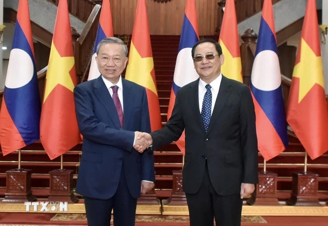 President To Lam meets Lao PM Sonexay Siphandone